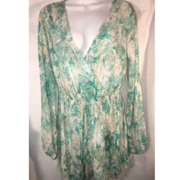 Ark & Co Pants - Ark & Co Overlap Romper Size M Tie Waist
